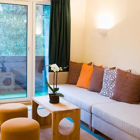 מלון Alpine Haus Hirt 4*