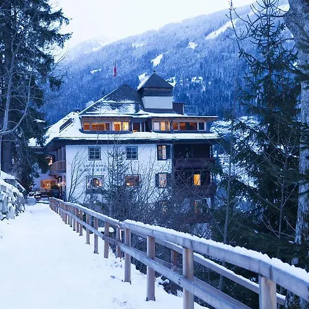 Alpine Haus Hirt מלון